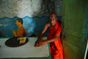 Photo de oliwood: Gardien de temple a Mihintale  cite ancienne