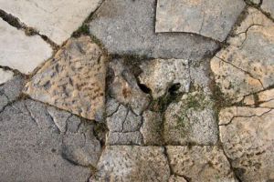 Photo de Marise Laget: blessures de paves