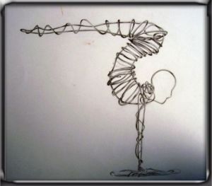 Dessin de Mamar: femme en fil de fer