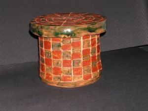 Sculpture de LENOIL: POT A DAMIERS VERTS ET ROUGES