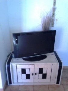 Artisanat de skymel: meuble tele style damier