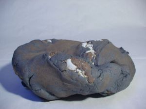 Sculpture de Violaine Chatre-Belle: Pièce percée - Inclusions