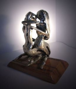Sculpture de LUC: Couple enlacé