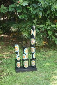 Sculpture de ANTOINE MELLADO: totem des trois bambous.
