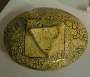 Sculpture de creasab: boite jaune