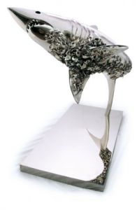 Sculpture de thierry benenati: REQUIN CIMETIERE