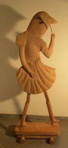 Sculpture de unicornis: l'oiseau à la fleur