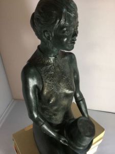 Sculpture de Pascale  POULARD: Célestine danseuse de cabaret 