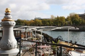 Photo de Doriane Metz: Péniche près du Pont Alexandre III