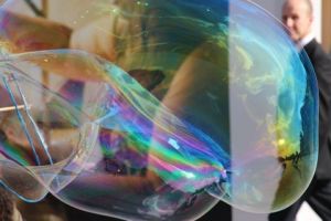 Photo de Doriane Metz: Homme et bulle