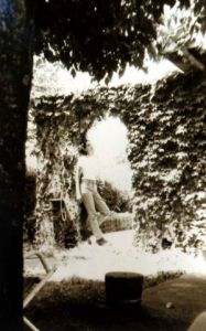 Photo de rose: UNE JEUNE FEMME