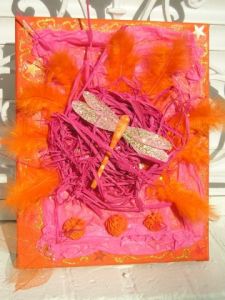 Collage de lily-rose salome: petite libelulle roseorange