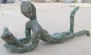 Sculpture de Harmonie: Petit garcon a la lecture