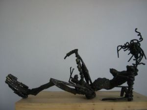 Sculpture de Remy Mongo-Etsion: femme allaitant -accouchant