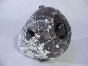 Sculpture de Violaine Chatre-Belle: Pièce percée - Incrustations