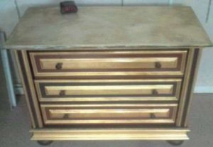 Artisanat de niescior: comode en trois tiroire 