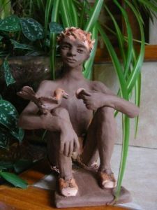 Sculpture de L'atelier de Marlene Toutain : l'enfant et l'oiseau 