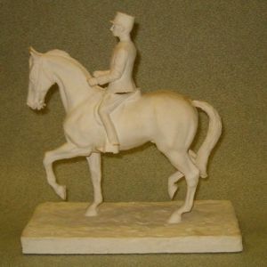 Sculpture de PIERRE CHAMBRY: Offier de Cadre Noir au passage