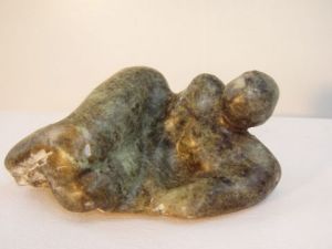 Sculpture de caroline sudre: Femme allongée