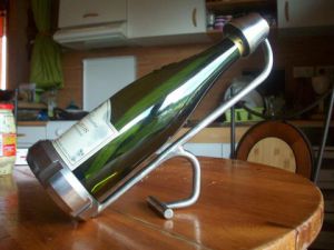 Sculpture de AK: porte bouteille