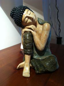 Sculpture de Lucy in the Sky: bouddha enfant