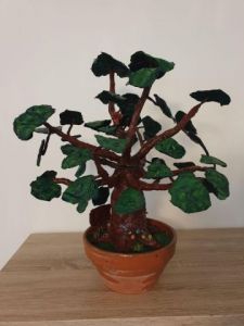 Sculpture de Noelselosse: L'arbre a l'écureuil 