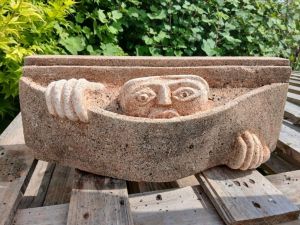 Imageries médiévales et contemporaines dans un Jardin