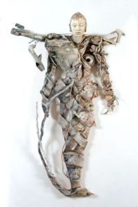 Sculpture de Claire Dupray: guetteuse a l'arc