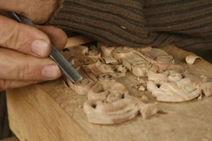 Voir cette oeuvre de Canyon: Le sculpteur de bois