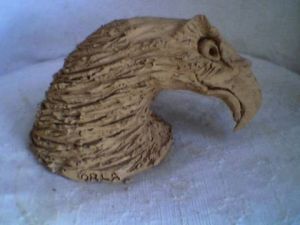 Sculpture de orla: tete d'aigle 