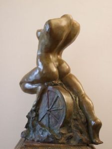 Sculpture de Leonor Luis: Reflexion