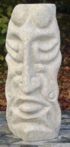 Sculpture de coeur de pierre: totem