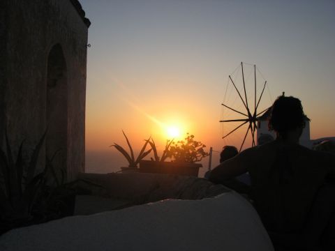 Moulin à Oia au coucher du Soleil - Photo - Doriane Metz