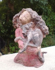 Sculpture de veronique dessegno: jeune fille au chat