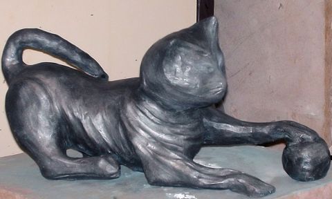 chaton jouant à la balle - Sculpture - nelly ARCHONDOULIS 