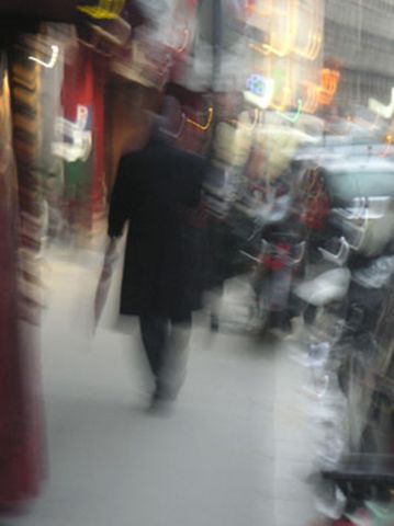 Homme au parapluie noir - Photo - olivier georgeon