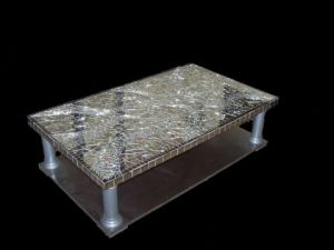 Mosaique de DELPHINE latowicki: Table en miroirs cassés