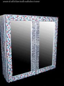 Mosaique de DELPHINE latowicki: armoire de salle de bain multicolore