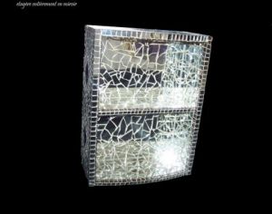 Mosaique de DELPHINE latowicki: etagère en miroirs