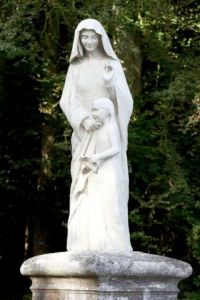 Sculpture de Elisabeth Bonvalot: Sainte Anne et l\'enfant, Marie