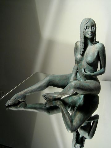 Femme jambe tendue - Sculpture - buzy