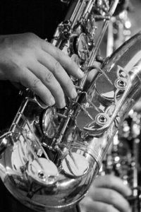 Voir cette oeuvre de Sebastien Bazin: Saxophone