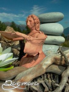 Sculpture de Dagmara Mab: La vieille vestale