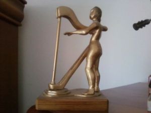 Sculpture de jmj peintures-sculptures: la belle à la harpe