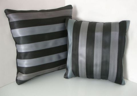 L'artiste Design Demain - coussin collection Mille Pattes L'artiste Design Demain - coussin collection Mille Pattes