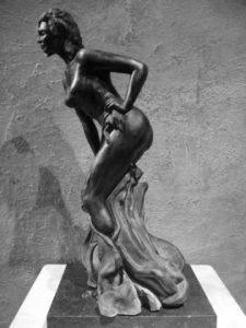 Sculpture de fasional: juene fille