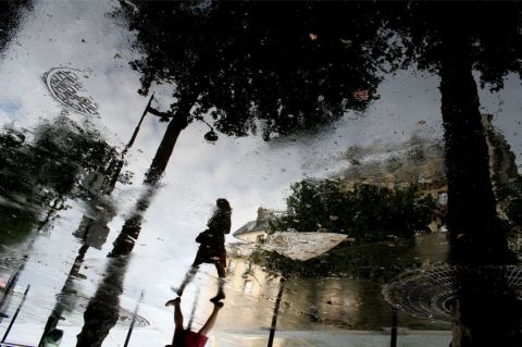 L'artiste Khalid Souqbi - Bonhommes de pluie III