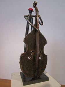 Sculpture de Roger FLORES: contrebassiste