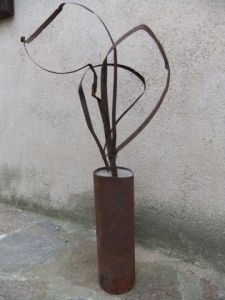 Sculpture de carole zilberstein: feuilles étranges
