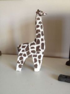 Sculpture de monique josie: girafe mimi